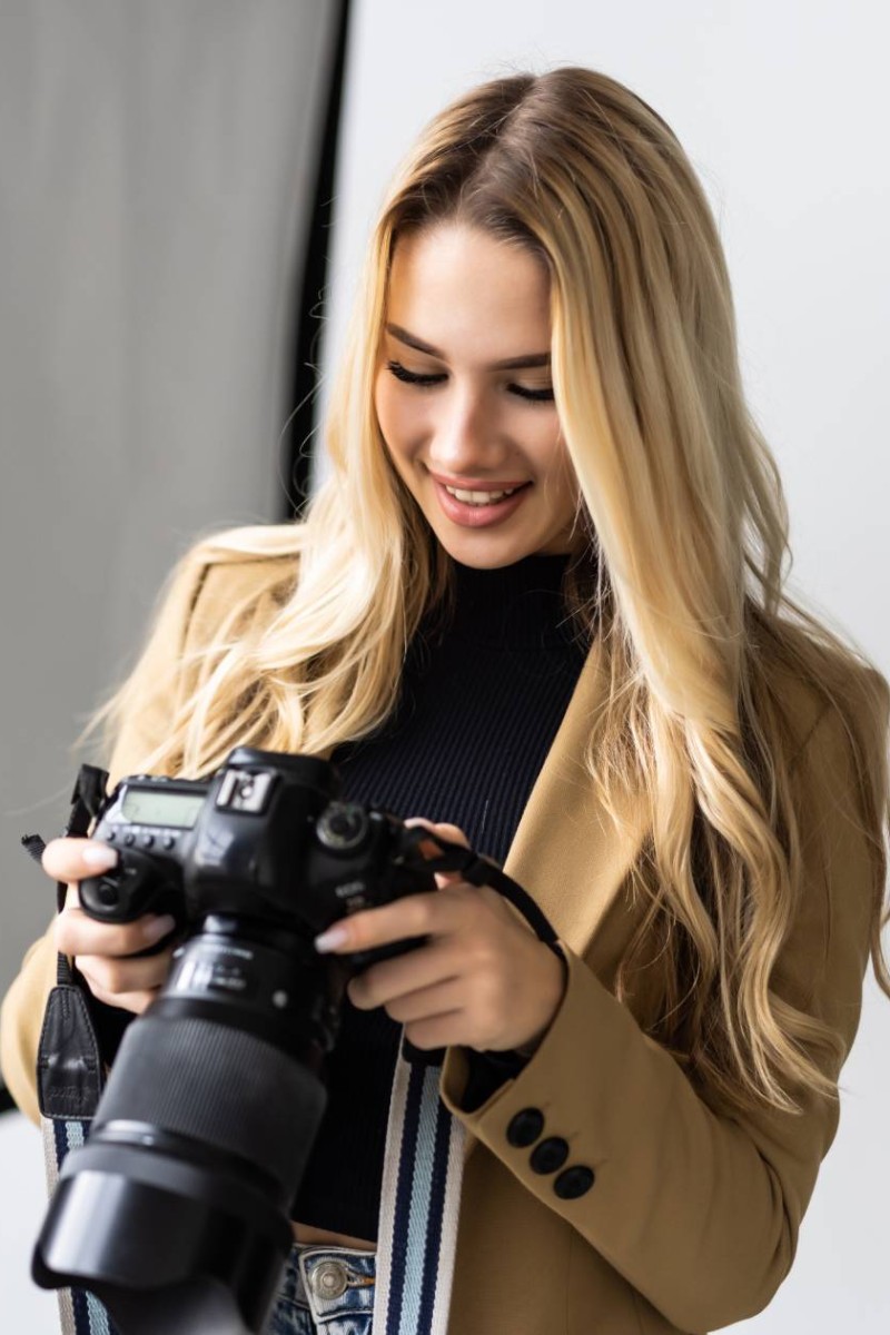 young-beautiful-female-posing-photo-shoot-studio-photographer-is-shooting-with-digital-camera (2) (1)